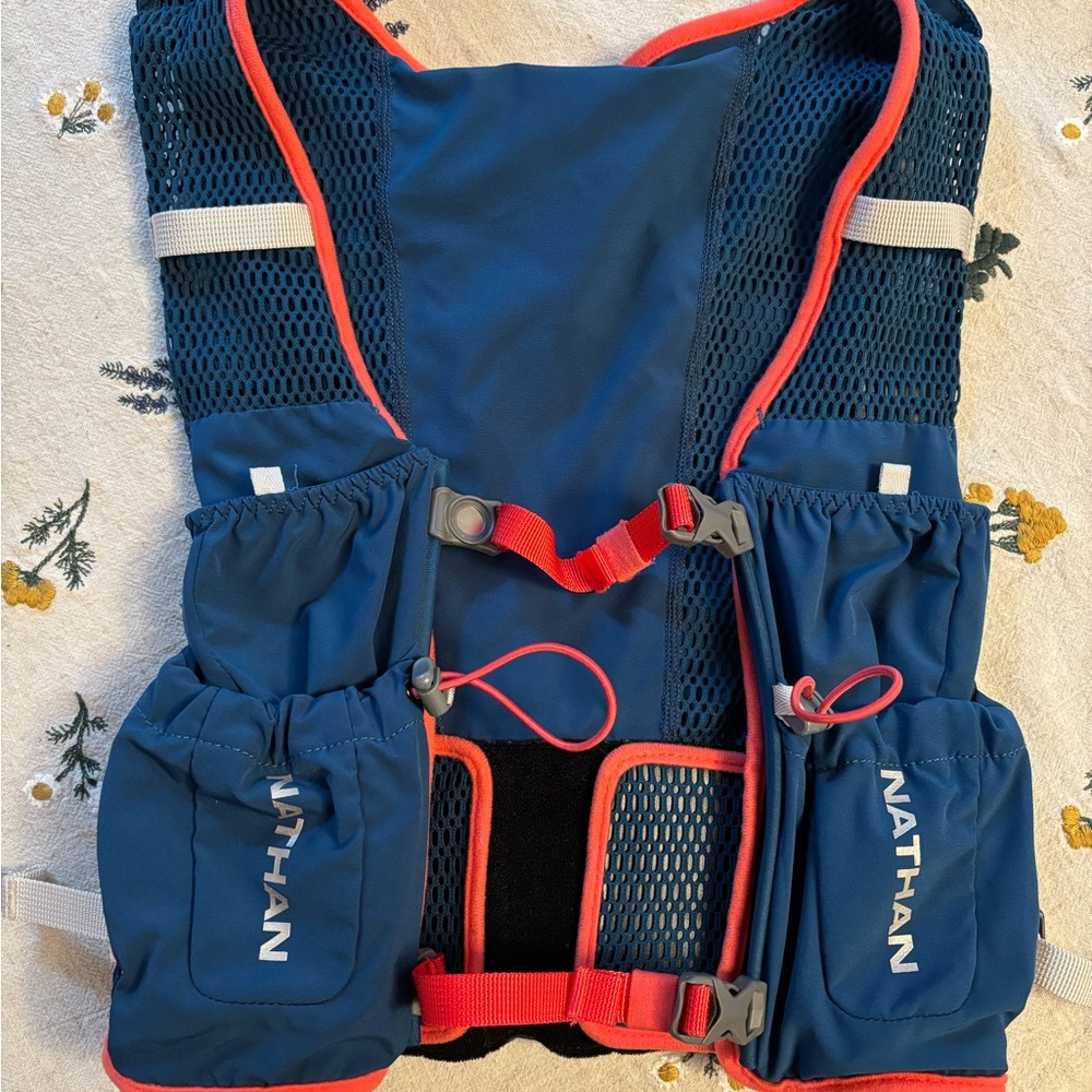 Nathan VaporAiress hydration vest